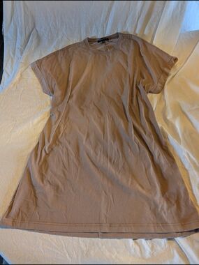 2/30$ Dynamite Taupe Mini Back Peek A Boo T-Shirt Dress